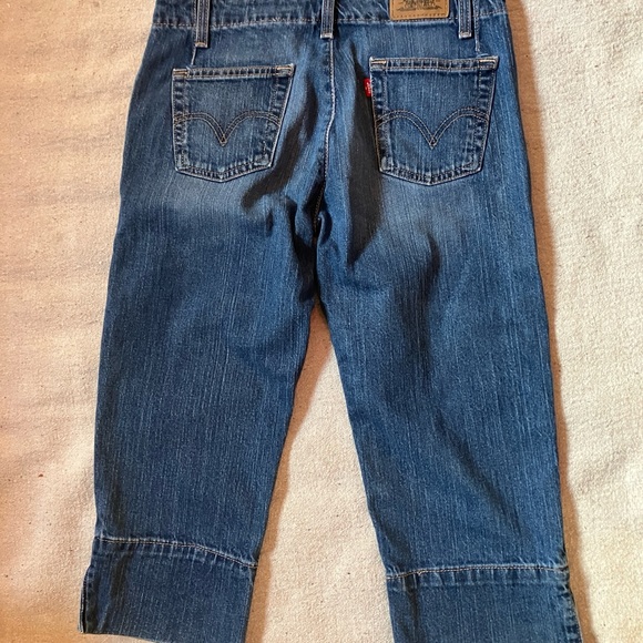 Levi's women’s Blue Jeans Capri with cuff Size 6 - Picture 3 of 7